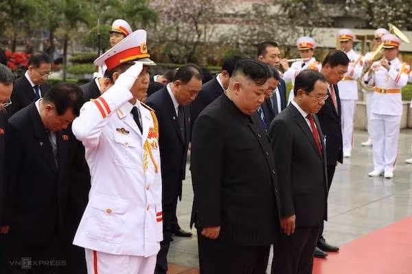 [Cập nhật] Chủ tịch Triều Tiên Kim Jong-un tạm biệt Việt Nam, lên siêu tàu bọc thép về nước ảnh 21