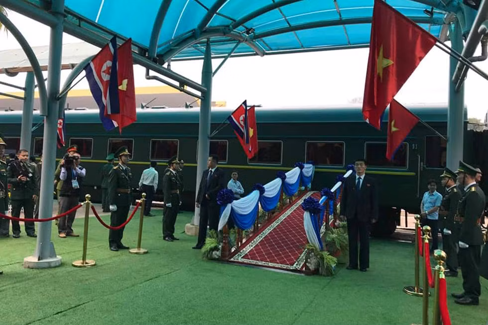 [Cập nhật] Chủ tịch Triều Tiên Kim Jong-un tạm biệt Việt Nam, lên siêu tàu bọc thép về nước ảnh 8