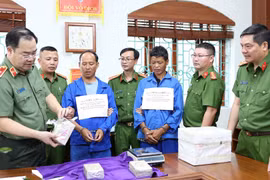 Lai Châu: Triệt phá đường dây vận chuyển 8 bánh heroin