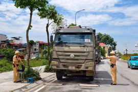 Trừ điểm Giấy phép lái xe: Giải pháp giúp người dân nâng cao ý thức điều khiển phương tiện 