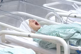Từ 1/9/2026, trẻ dưới 6 tuổi được làm thẻ căn cước ngay trong quy trình khai sinh