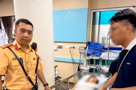 CSGT Hà Nội kịp thời mở đường cấp cứu hỗ trợ hai trường hợp trong giờ cao điểm