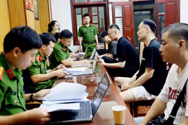 Bàn giao nhóm đối tượng bị Interpol truy nã đỏ, lừa đảo hơn 327 tỷ đồng | ATV ngày 7/8/2026