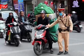 Camera AI "soi" shipper che biển số "né" phạt nguội