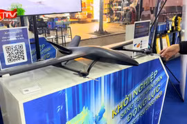 Techfest 2025: Robot và UAV thu hút khách tại Hồ Gươm