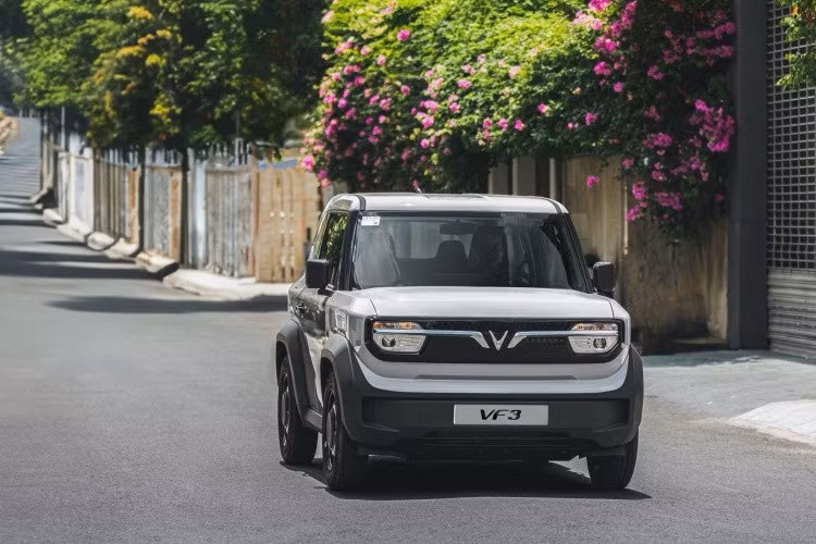 Từ bỏ xe máy, người dùng lựa chọn 'lên đời' VinFast VF 3 để tránh nóng mùa hè
