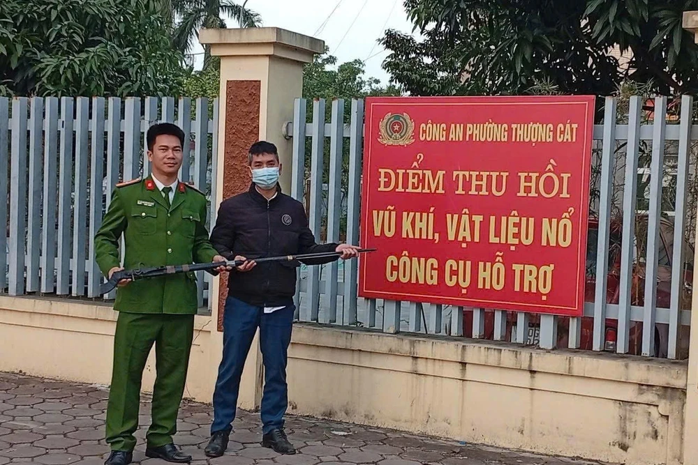 Vận động tuyên truyền hoàn thành chỉ tiêu thu hồi vũ khí, công cụ hỗ trợ