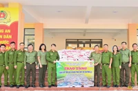 Nghĩa tình Công an Thủ đô đến với đồng bào tỉnh Gia Lai