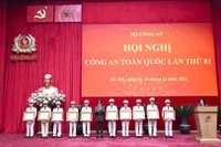 Công an Hà Nội vinh dự đón nhận Huân chương Chiến công hạng Nhất và Cờ thi đua Chính phủ 