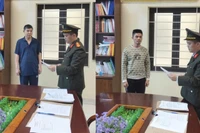 Nhân viên cửa hàng photocopy chế hàng loạt giấy khám sức khỏe giả