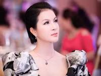 MC Thanh Mai diện váy cắt xẻ táo bạo đầy quyến rũ