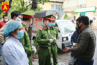 Công an Hà Nội tăng cường kiểm soát người ra đường, thực hiện nghiêm cách ly xã hội phòng ngừa Covid-19
