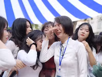 Xúc động những khoảnh khắc chia tay tuổi học trò