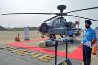 [ẢNH] Vừa nhận siêu trực thăng Mỹ, Ấn Độ điều ngay tới biên giới răn đe đối thủ