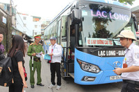 [Ảnh] Lực lượng Công an tăng cường tại khu vực bến xe phục vụ nghỉ 2-9