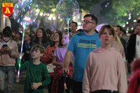 Biển người đổ về Hồ Gươm hân hoan đón năm mới 2020