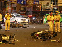 [ẢNH] Người lái BMW tông loạt xe máy dừng đèn đỏ ở TP.HCM nhận ''có bia rượu''