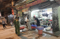 Hà Nội: Cảnh sát khu vực xuyên đêm nhắc nhở hàng quán đóng cửa phòng chống dịch Covid-19
