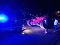 [ẢNH] Lính Ba Lan say rượu, lái xe tăng ra phố