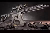 Siêu súng kết hợp giữa hai khẩu súng trường nổi tiếng nhất thế giói AK-47 của Nga và M-16 của Mỹ