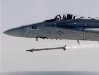 Tình tiết bất ngờ vụ phi công F-18E Mỹ diệt Su-22 Syria vừa qua làm Nga nổi giận 