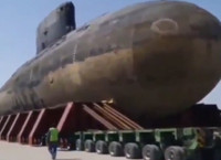 [ẢNH] Cho tàu ngầm Kilo thị uy trên mặt đường, Iran vô tình phơi bày sự thực trớ trêu
