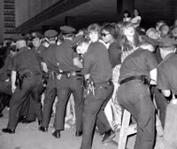 Nhìn lại chuyến đi đầu tiên của ban nhạc The Beatles huyền thoại đến thành phố New York (1)