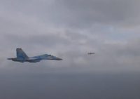 [ẢNH] Tiêm kích Su-27 Ukraine đuổi theo tên lửa diệt hạm vừa phóng