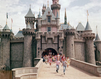 [ẢNH] Ảnh hiếm về lễ khai trương Công viên giải trí Disneyland tại Mỹ năm 1955