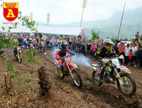 Cận cảnh những tay đua mô tô tranh tài ở Hà Giang