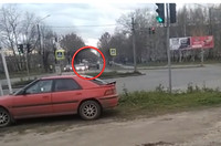 [ẢNH] Tìm hiểu xe thiết giáp Nga vừa vượt đèn đỏ đâm ô tô