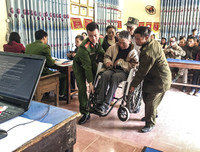 Công an Thủ đô tất bật phục vụ nhân dân ngày cuối năm 2017