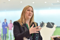 'Lạc lối' vào trung tâm R&D như vũ trụ thu nhỏ của Cô Gái Hà Lan