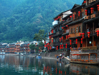 Khám phá Phượng Hoàng cổ trấn