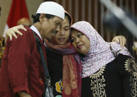 [ẢNH] Nữ bị cáo người Indonesia vụ sát hại công dân Triều Tiên mang hộ chiếu Kim Chol mừng vui được thả