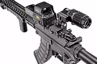 Siêu súng kết hợp giữa hai khẩu súng trường nổi tiếng nhất thế giói AK-47 của Nga và M-16 của Mỹ