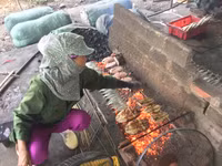 Chợ cá Nghi Thuỷ hút khách mùa du lịch biển