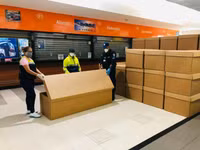 [ẢNH] Cảnh tang thương ở Ecuador: Dùng thùng carton thay quan tài bệnh nhân Covid-19