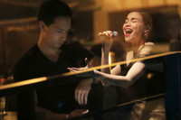 Kim Lý âm thầm xem Hồ Ngọc Hà biểu diễn ở Hà Nội