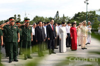 Lễ dâng hương, tưởng nhớ các Anh hùng- liệt sỹ diễn ra trang trọng trên toàn quốc