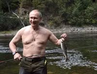 Kì nghỉ ngắn ngày của Tổng thống Putin: Tắm năng, bắt cá và leo núi