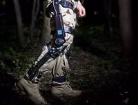 Không chịu thua kém Nga, Mỹ sắp ra mắt bộ siêu quân phục biến người lính thành thép