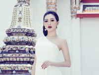 Hoa hậu Huỳnh Thúy Anh khoe vẻ đẹp quyền quý ở xứ sở chùa vàng