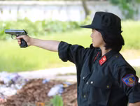 Nữ cảnh sát cơ động 6 lần trao tặng 