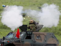 [Ảnh] Xe tăng, pháo binh Nhật Bản rầm rộ khai hỏa dưới chân núi Phú Sĩ