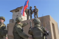 [ẢNH] Nga phản đối khi Mỹ chuyển lựu pháo mạnh nhất thế giới tới trấn giữ mỏ dầu Syria