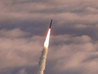 [ẢNH] Mỹ thử siêu tên lửa hạt nhân không thể đánh chặn để 'nắn gân