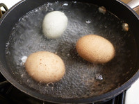 [ẢNH] Nếu không muốn gặp tình huống trớ trêu thì bạn đừng nấu cơm và luộc trứng trên núi cao