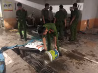 [Ảnh] Lực lượng Công an, quân đội giúp người dân khu đô thị HH khắc phục sự cố thiếu nước sạch