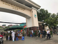 Cận cảnh chốt chặn khu vực cách ly phòng dịch Covid-19 tại Bệnh viện Bạch Mai